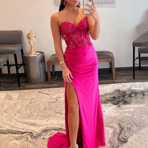 Robe longue de bal de fin d&rsquo;année à corset rose vif et fendue