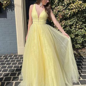 Robe de bal de fin d&rsquo;année longue et dos nu, jonquille