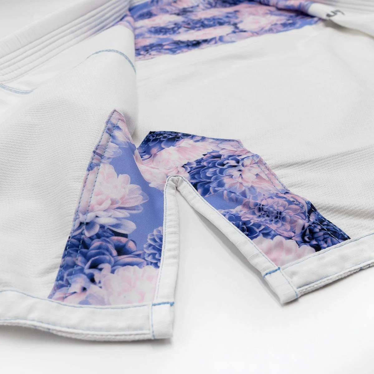 Kimono BJJ Gi Femme Dahlia FUJIMAE Blanc Bleu – Compétition IBJJF – Image 4