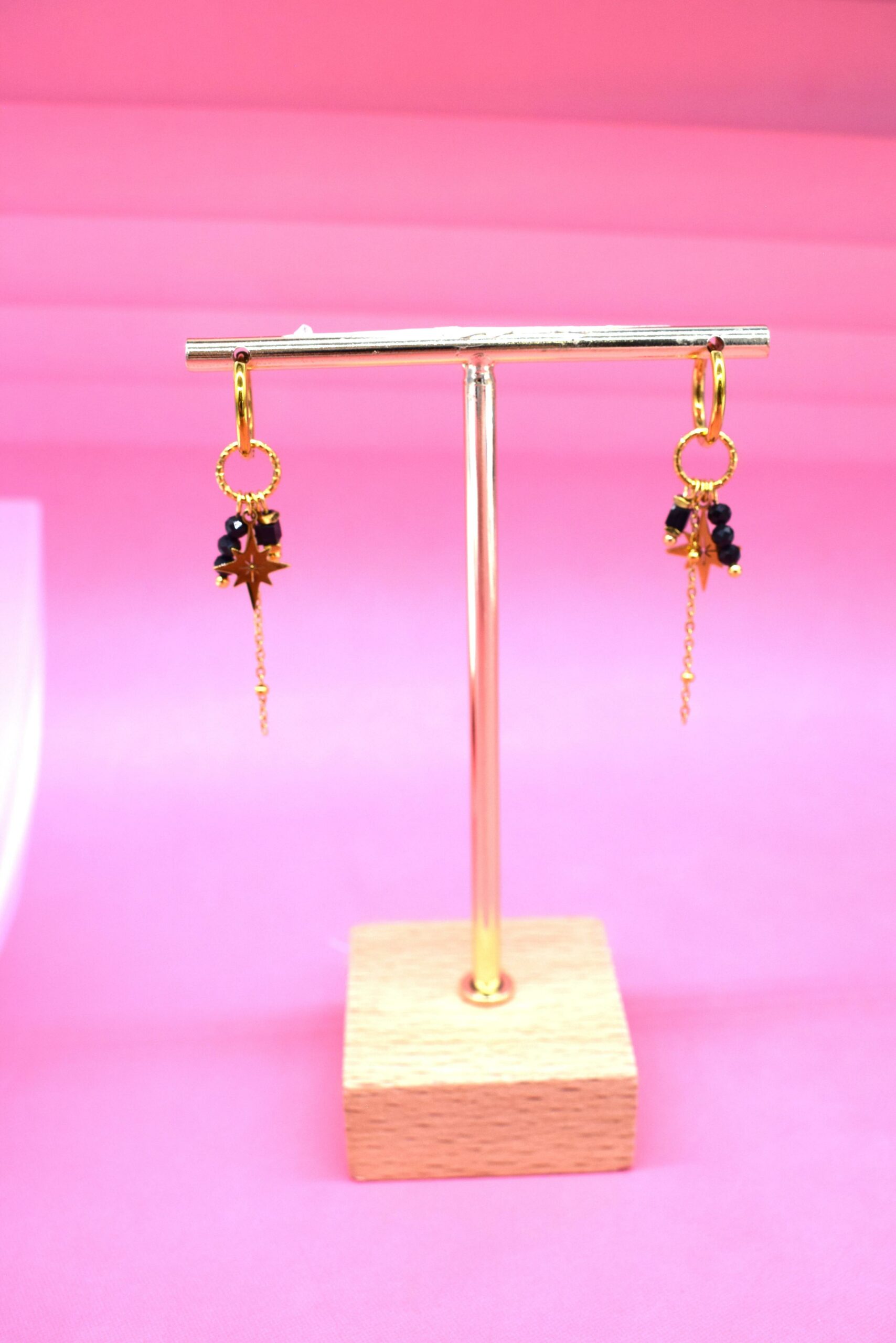 Boucles pendantes noires – Image 7