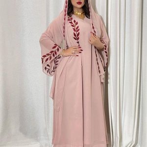 Robe longue musulmane en mousseline brodée rose à col rond