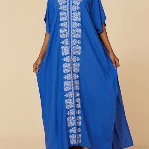 Peignoir de plage brodé de fils bleus et blancs