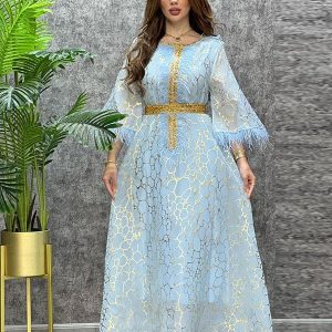 Robes caftan avec feuilles d&rsquo;or et strass