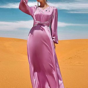 Robe abaya rose à manches longues avec col en V et strass
