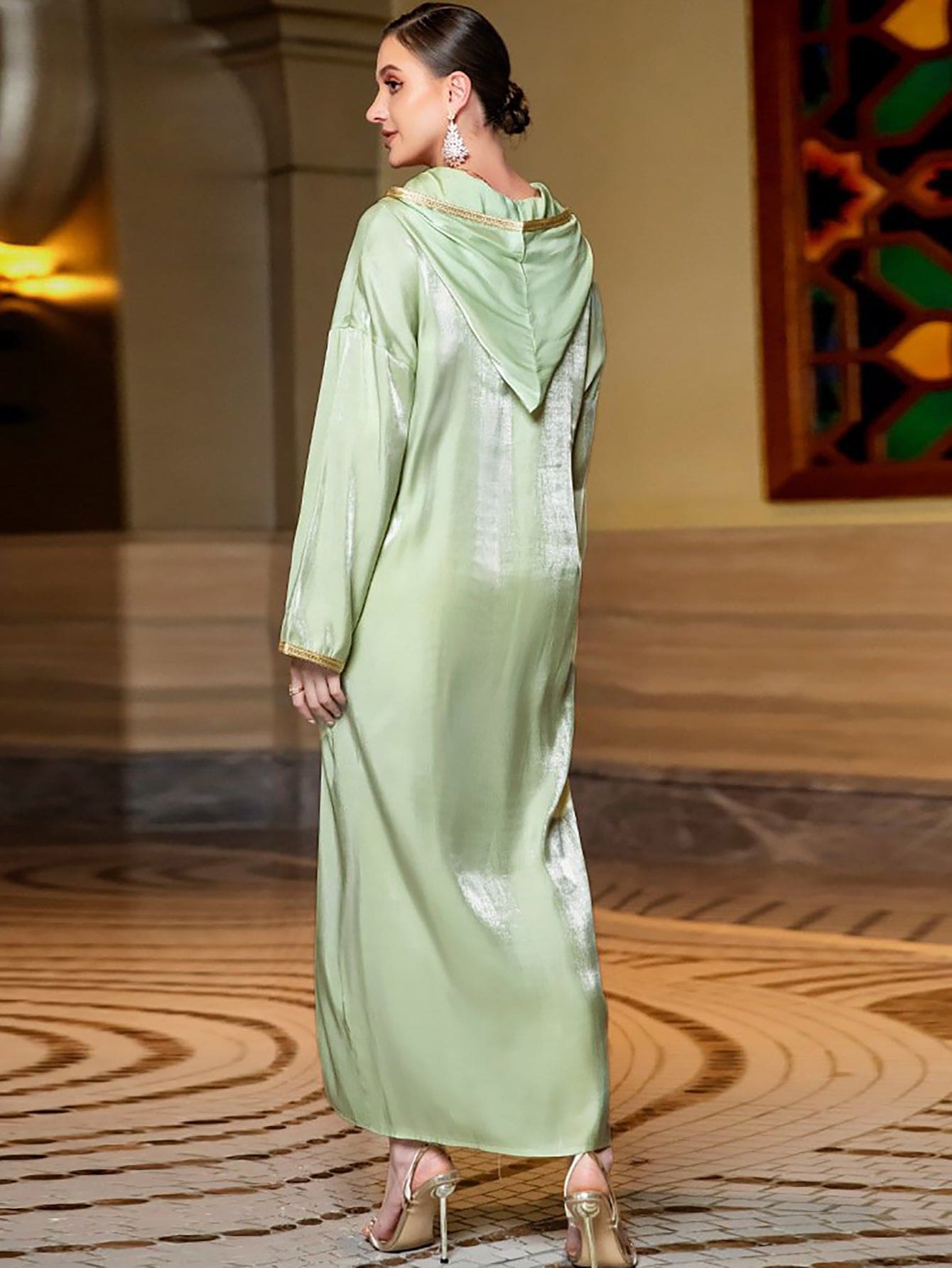 Caftan Robe à capuche brodée – Image 4