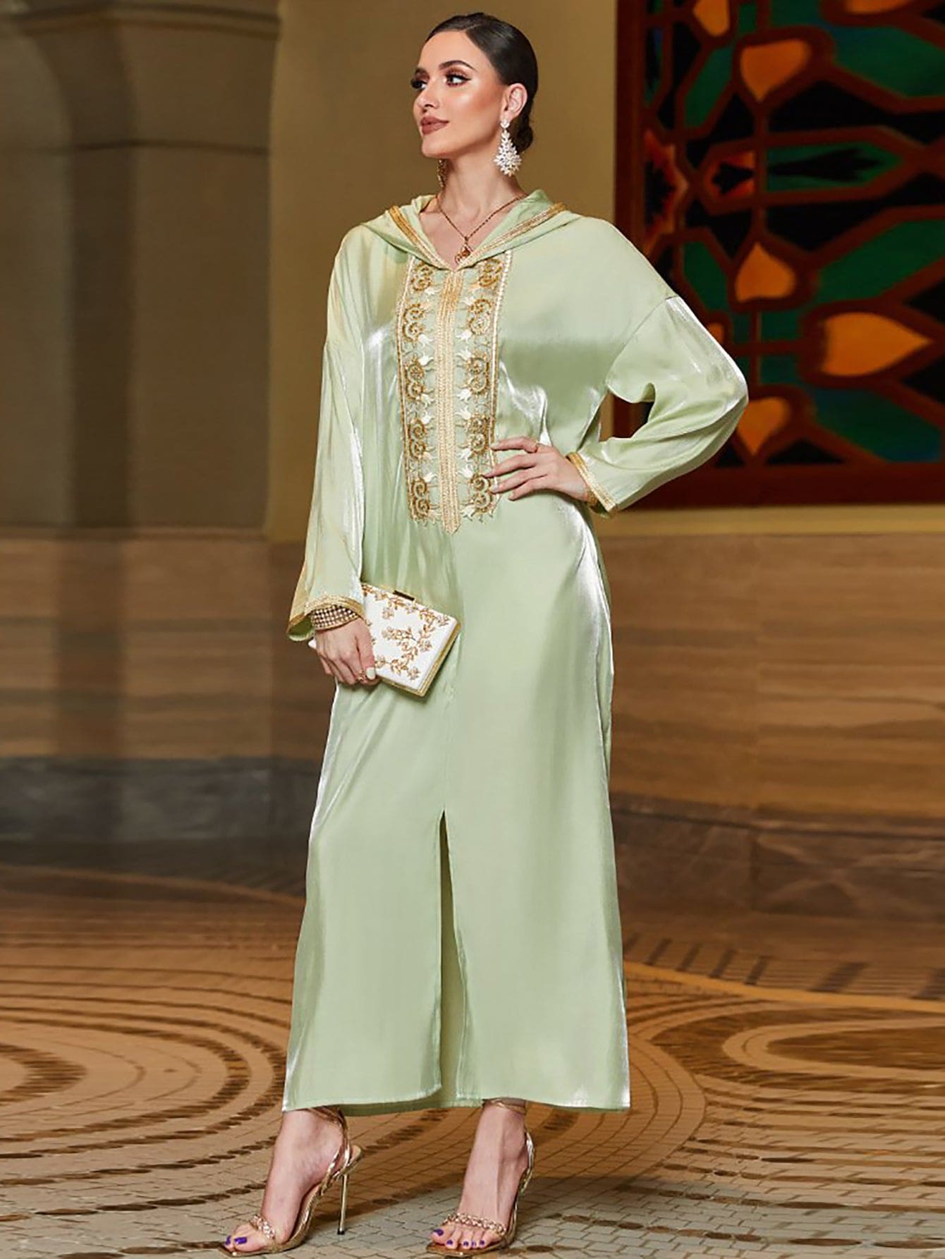 Caftan Robe à capuche brodée – Image 5