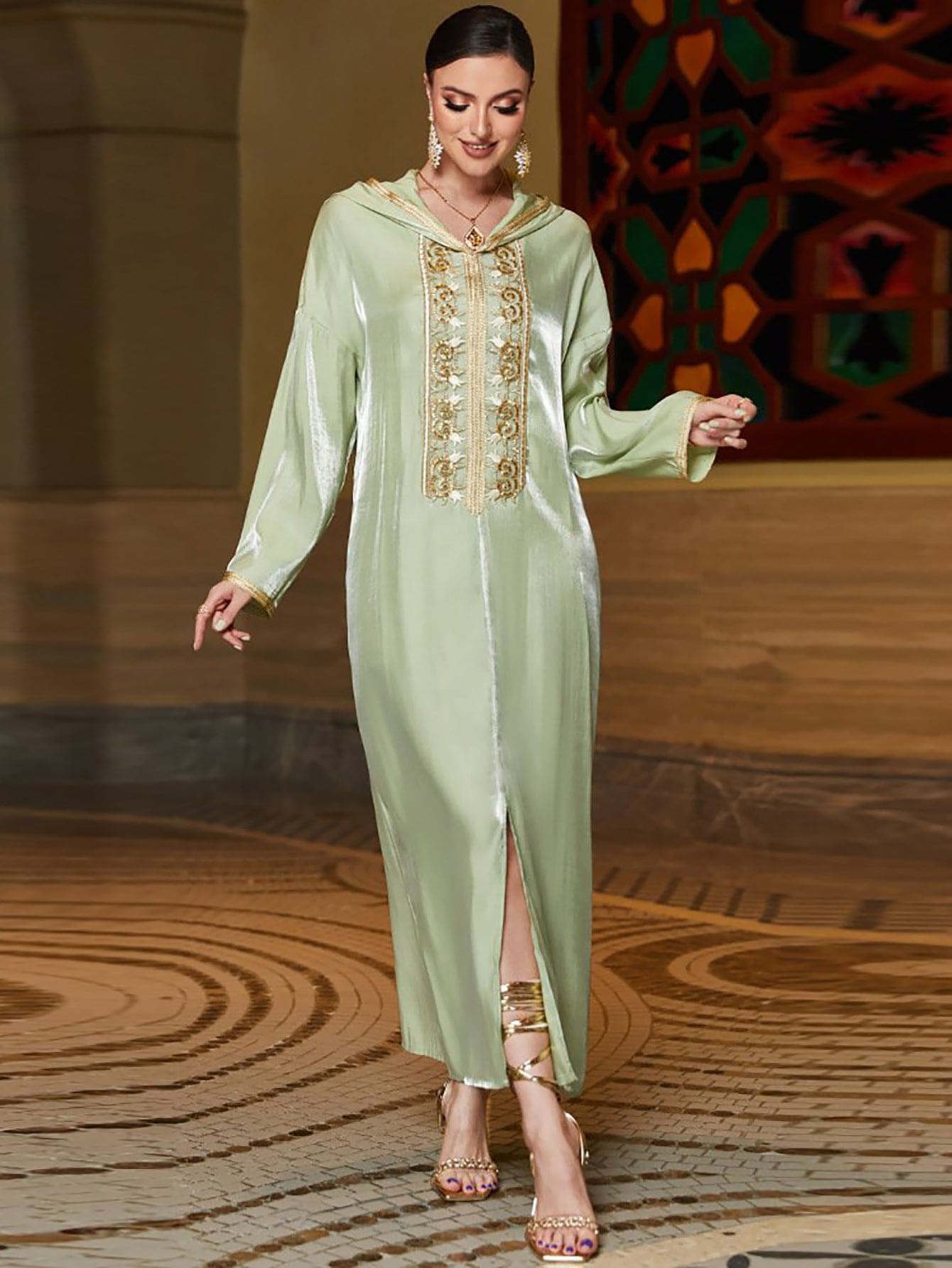 Caftan Robe à capuche brodée – Image 6