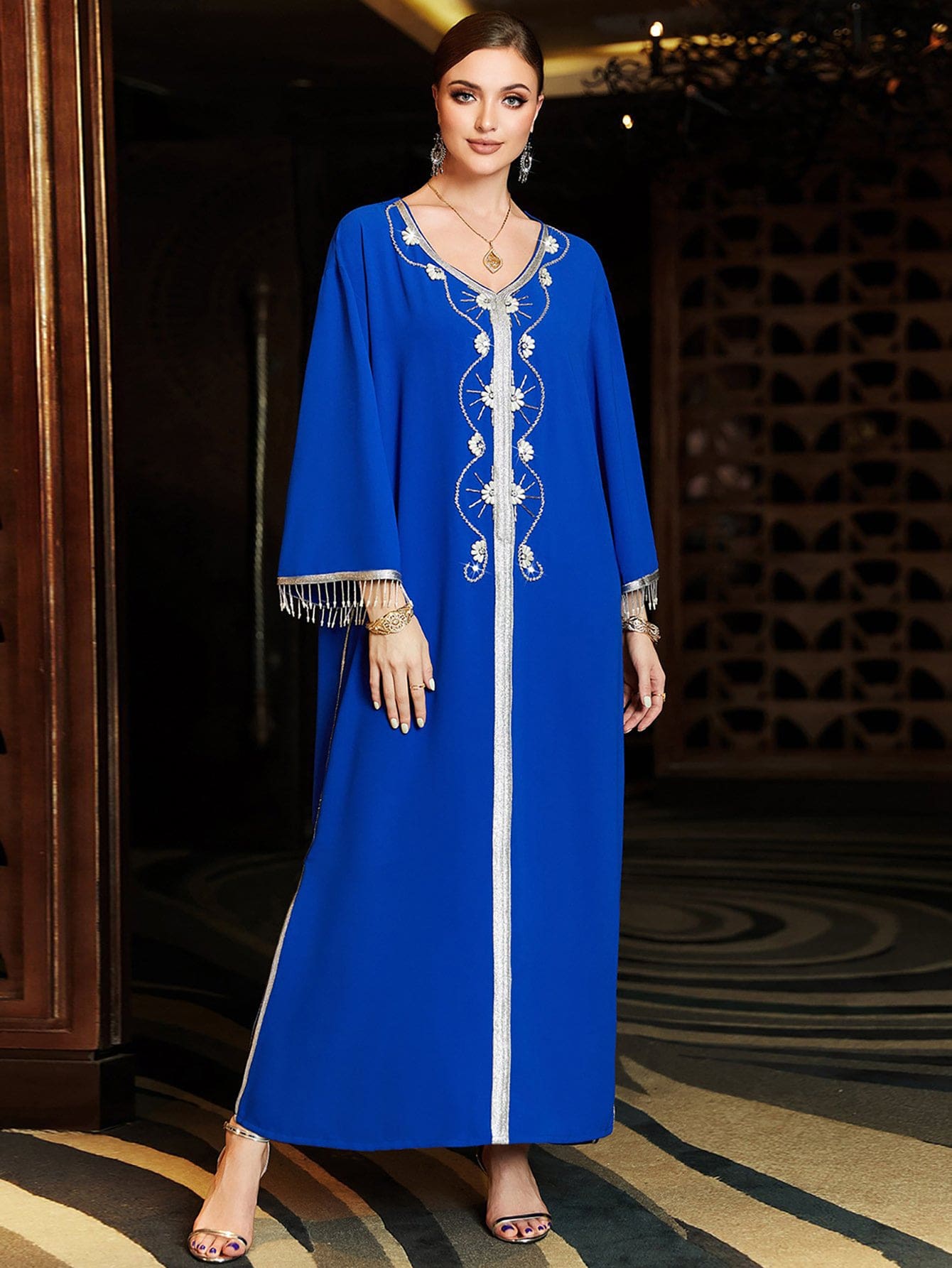 Caftan Robe à col V avec franges – Image 3