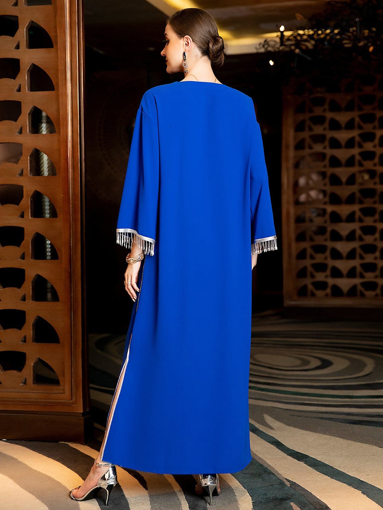Caftan Robe à col V avec franges – Image 9