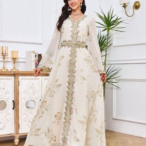 Robe en dentelle brodée d&rsquo;or