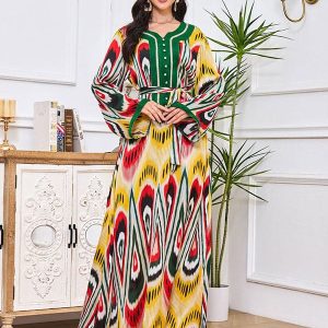 Robe en laine imprimée, dentelle et strass