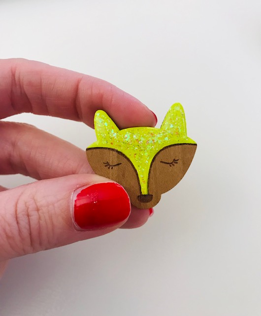 Broche renard jaune en bois – Image 4