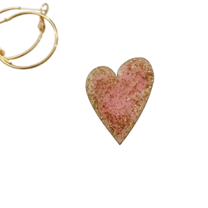 Broche coeur rose en bois