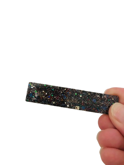 Barrette en résine pailletée noire – Image 3