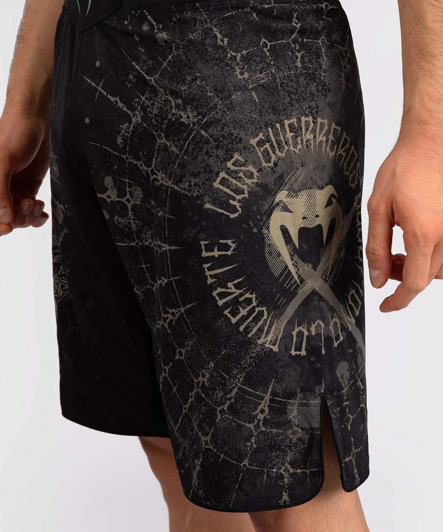 Short de Combat Venum Santa Muerte 5.0 - Noir Profond/Or – Image 9