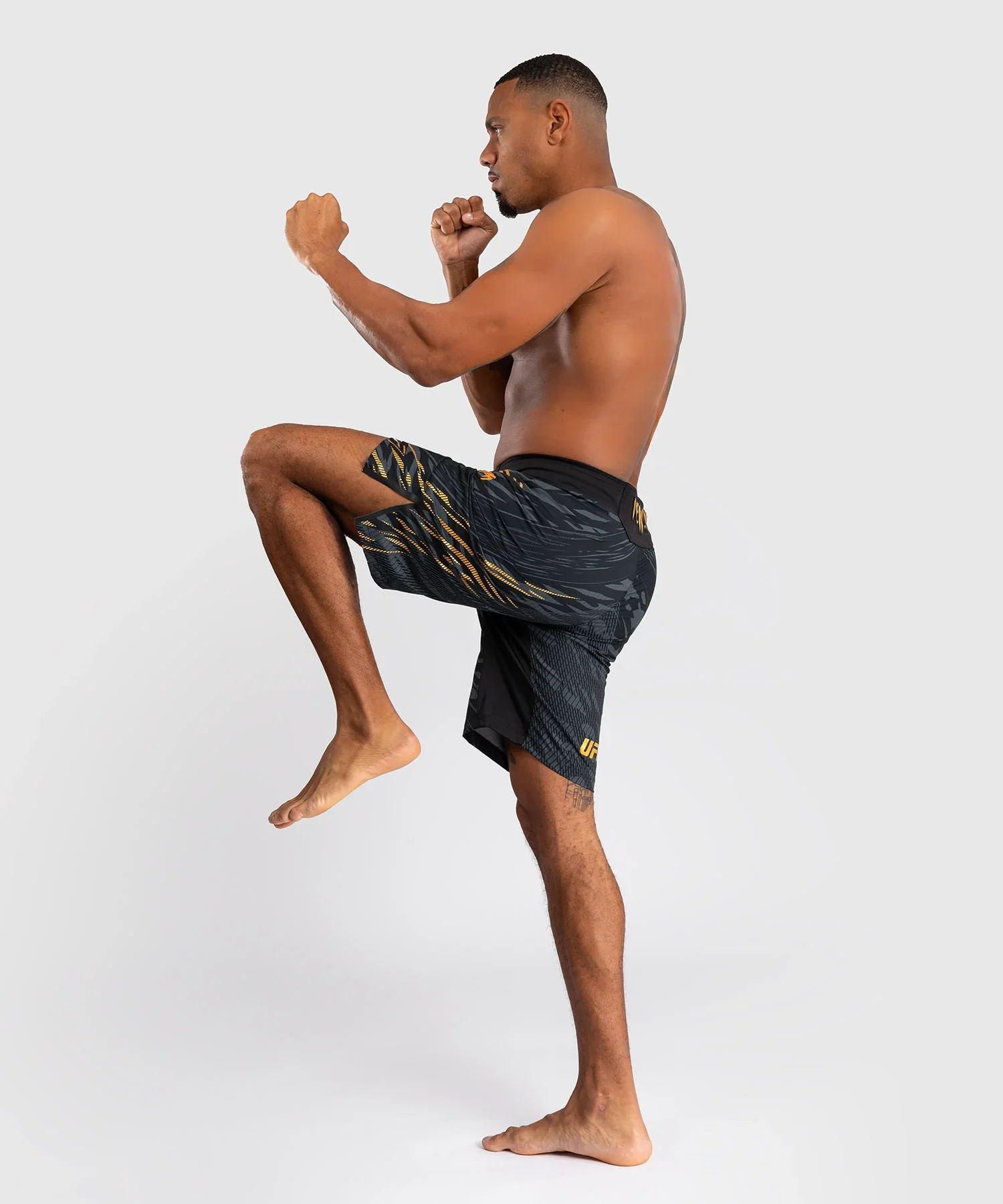 Shorts de Combat UFC Fusion by Venum Authentic Fight Night Long - Champion Noir/Or – Image 3