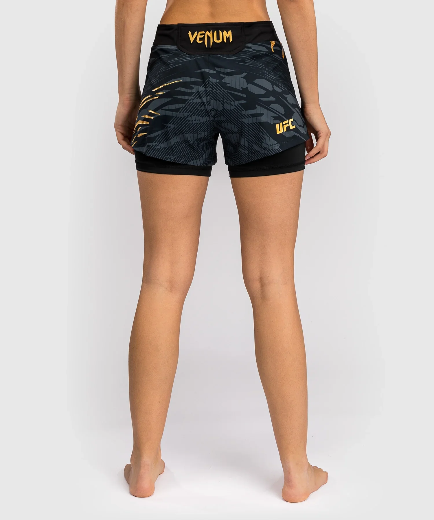 Shorts de Combat pour Femmes UFC Fusion by Venum Authentic Fight Night - Champion Noir/or – Image 4