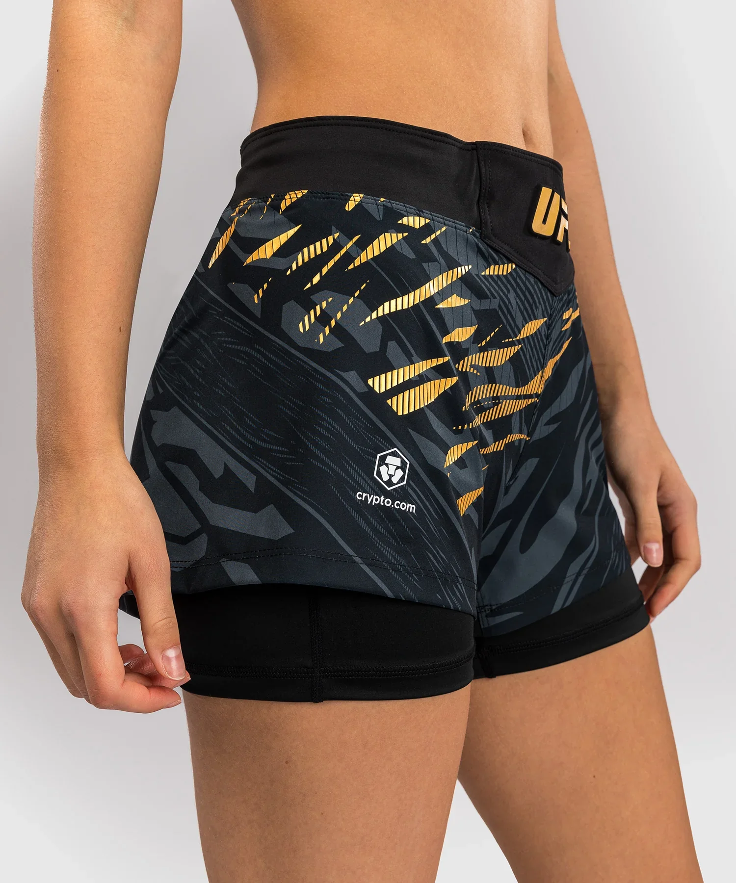 Shorts de Combat pour Femmes UFC Fusion by Venum Authentic Fight Night - Champion Noir/or – Image 6