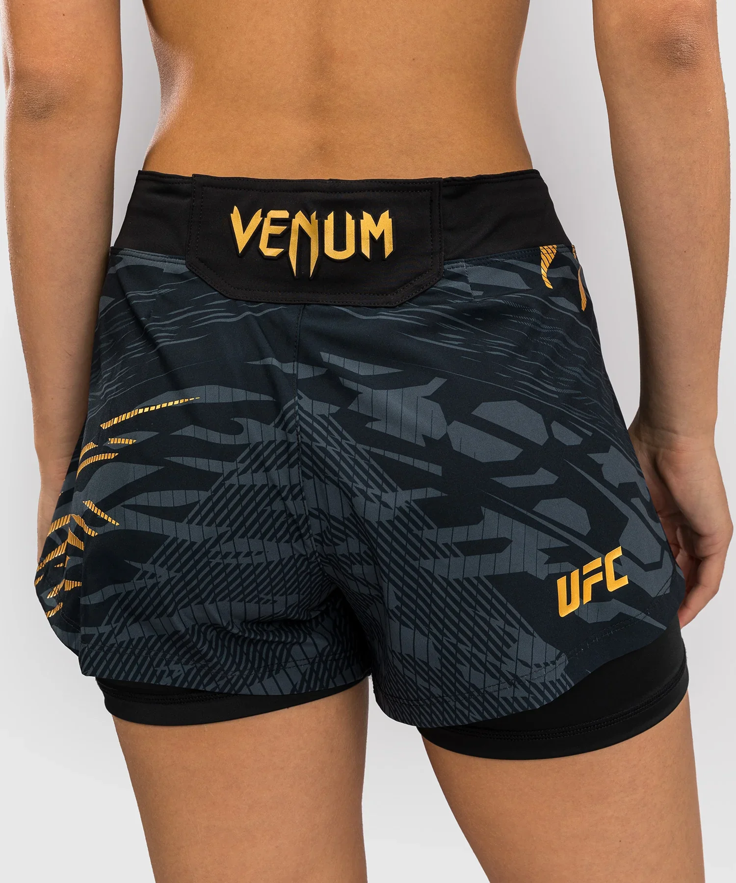 Shorts de Combat pour Femmes UFC Fusion by Venum Authentic Fight Night - Champion Noir/or – Image 7