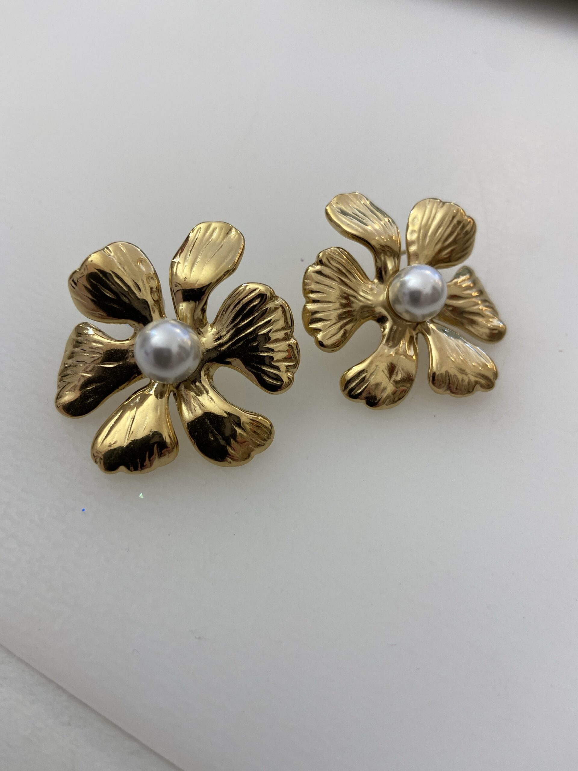 Puces d’oreilles fleur et nacre – Image 4