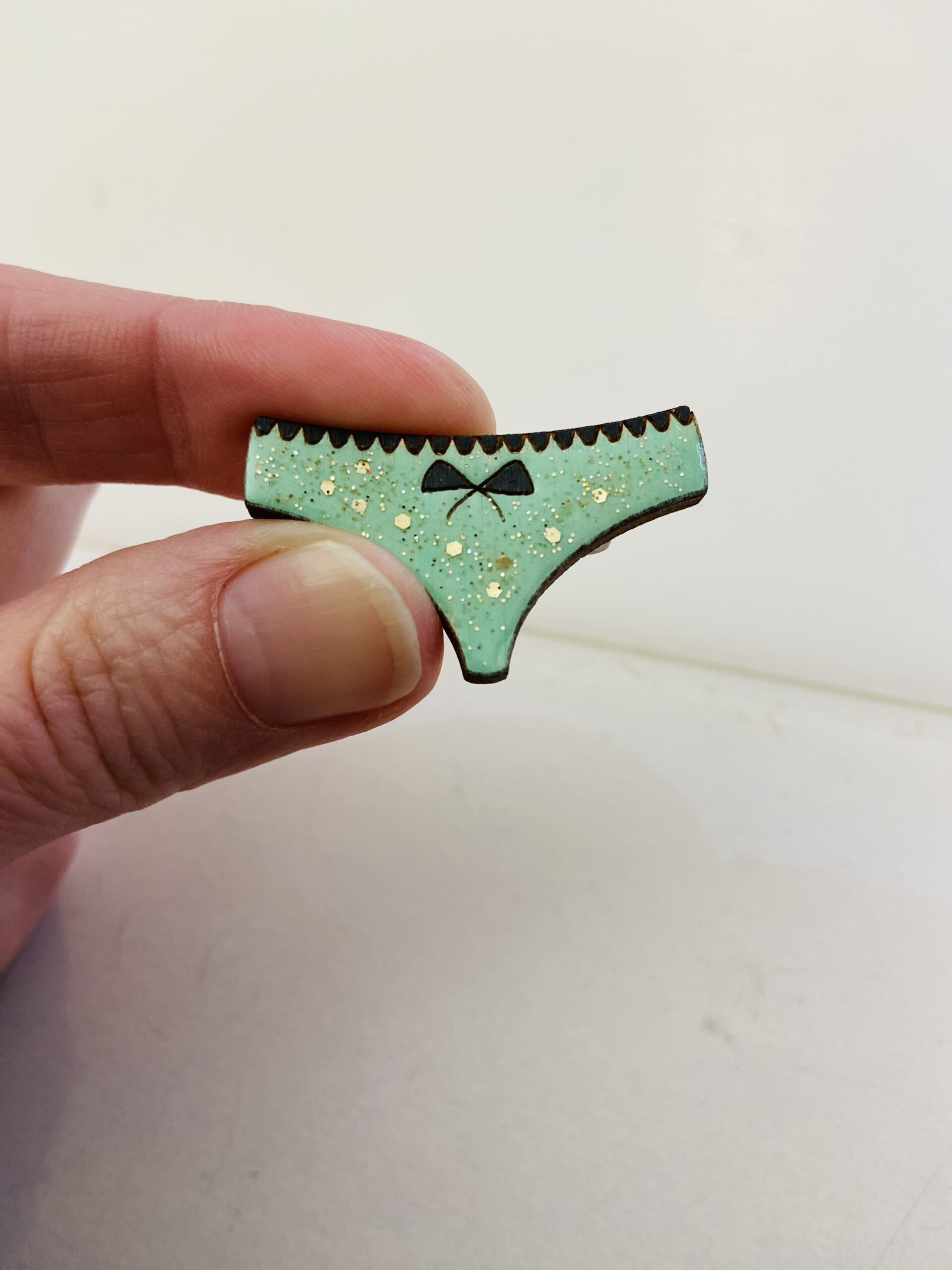 Broche culotte verte – Image 2