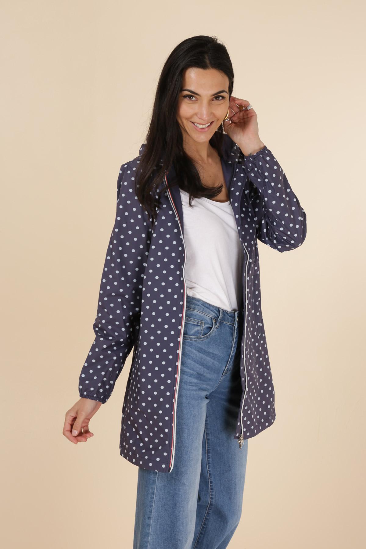 Imperméable long bleu à pois – Image 3