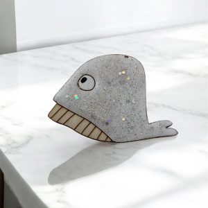Broche baleine blanche pailletée