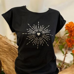 T-shirt noir cœur étoilé
