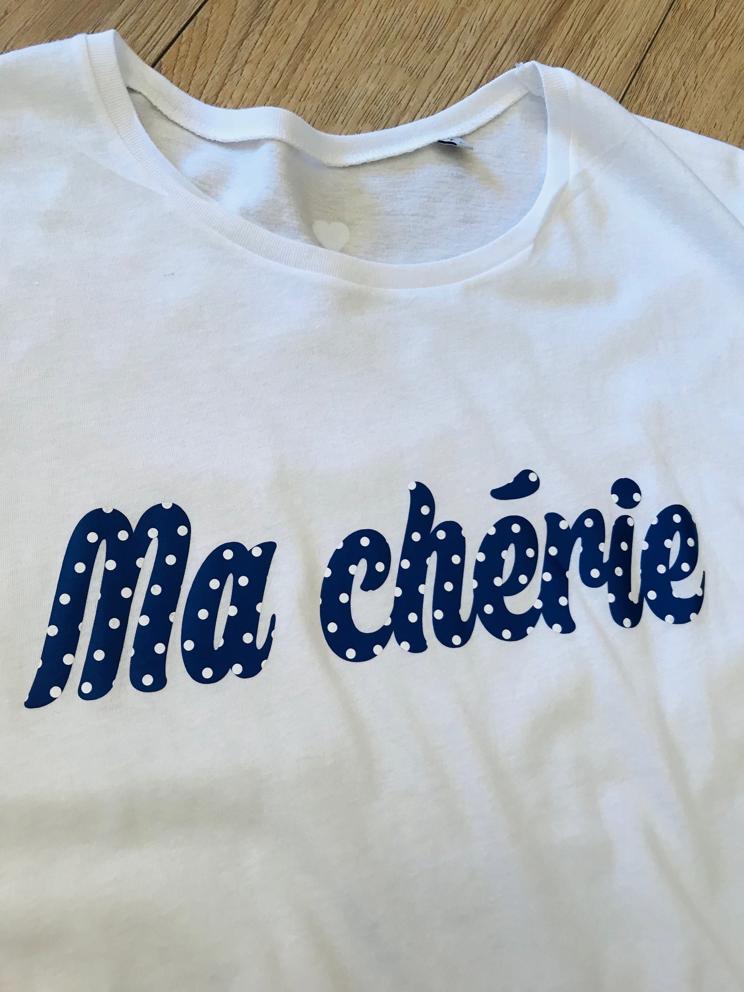 T-shirt Blanc « Ma Chérie » à Pois – Image 6
